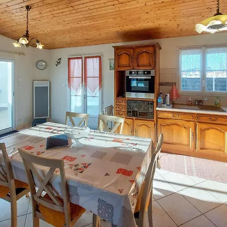 2 Bedroom Amazing In Sur
