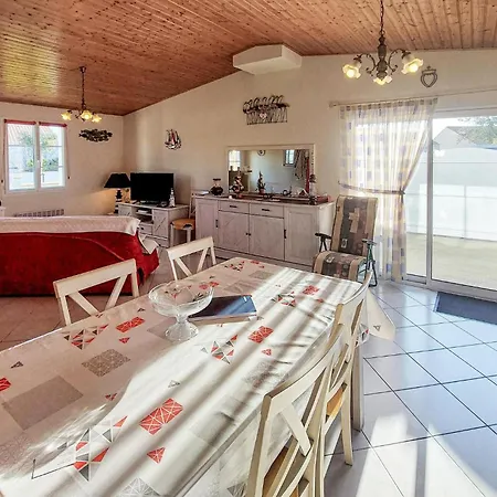 2 Bedroom Amazing Home In Bretignolles Sur Mer Feriehus *